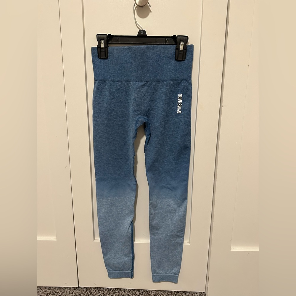 Gym shark leggings